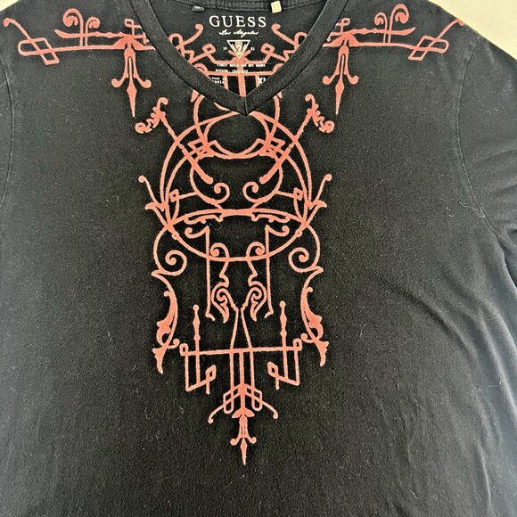 Guess men's v-neck t-shirt with an ornate graphic design XL - Picture 3 of 10